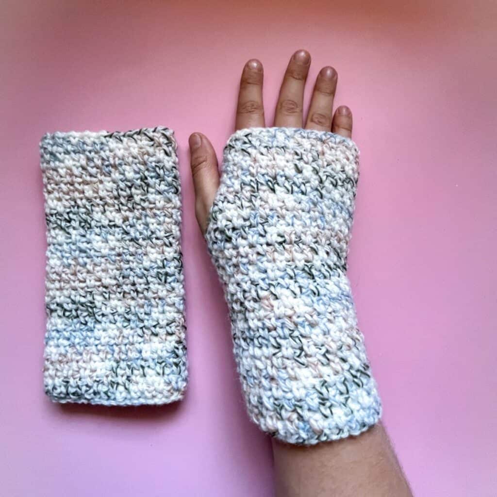 Crochet Granite Stitch Fingerless Gloves - thecaffeinatedsnail.com