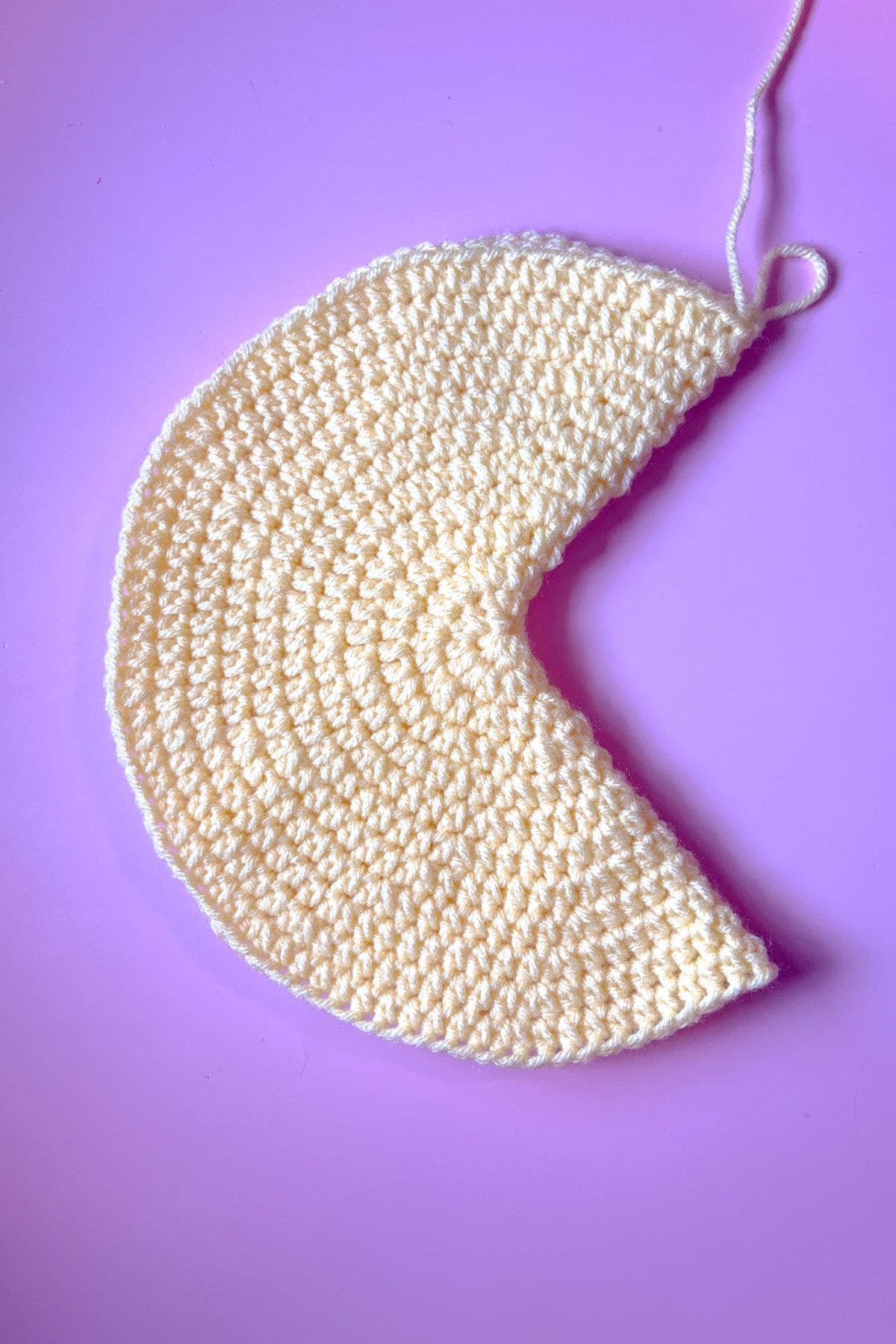 Half Moon Pillow: Crochet pattern