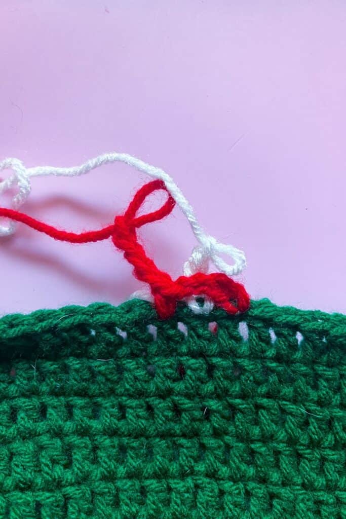 Candy Cane Crochet Border - thecaffeinatedsnail.com