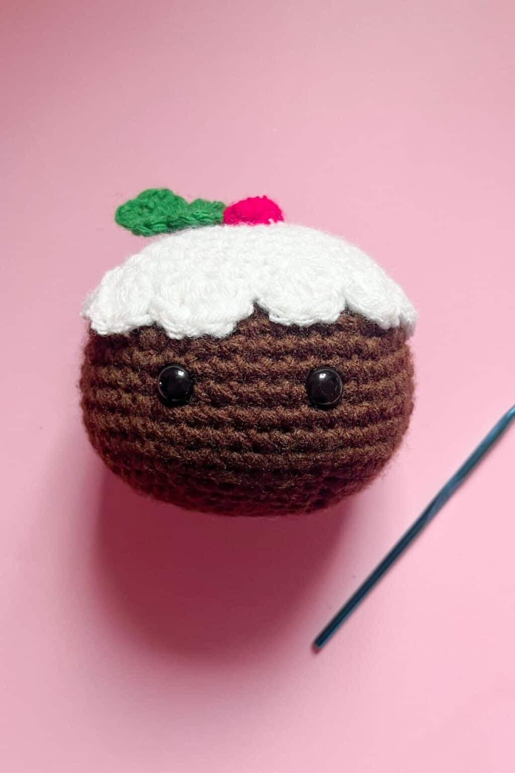 Crochet Christmas Pudding Pattern - thecaffeinatedsnail.com