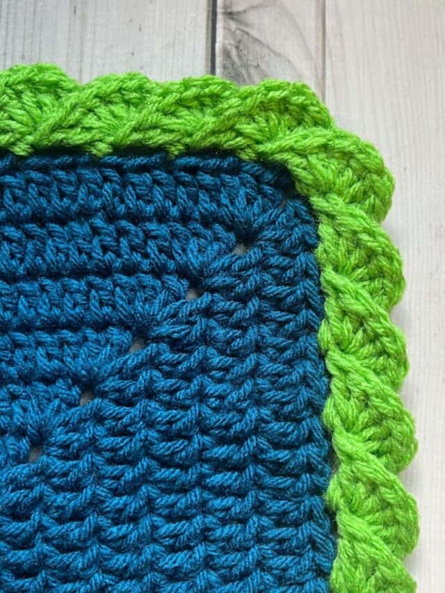 Crochet Ruffle Border Pattern - thecaffeinatedsnail.com