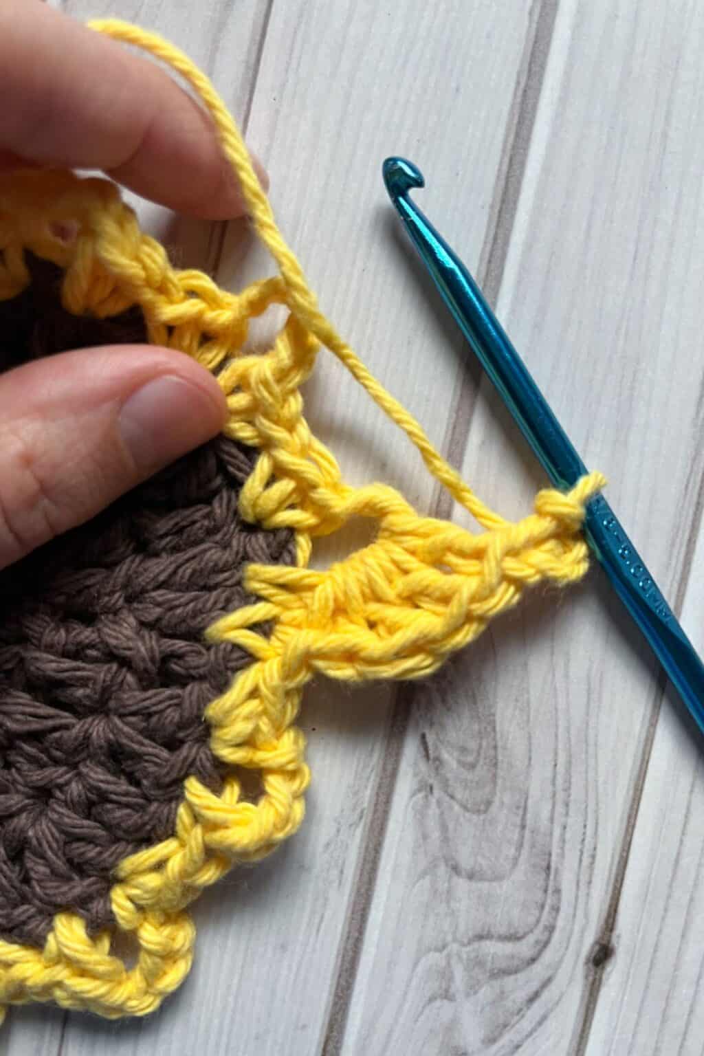 Sunflower Coaster Crochet Pattern - thecaffeinatedsnail.com