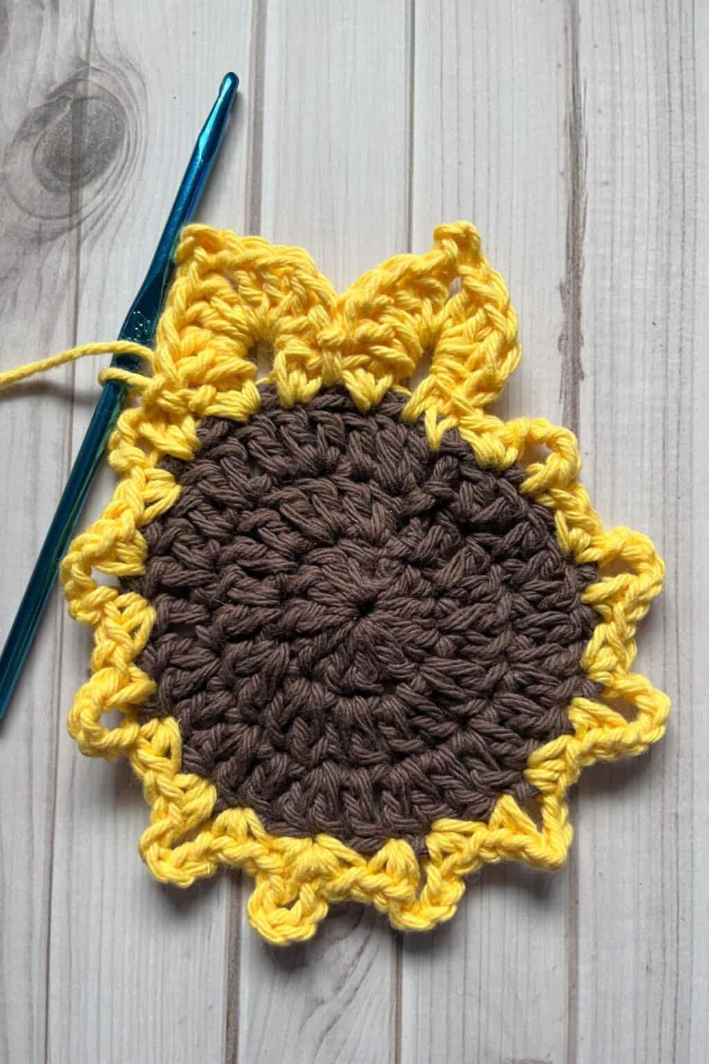 Sunflower Coaster Crochet Pattern - thecaffeinatedsnail.com