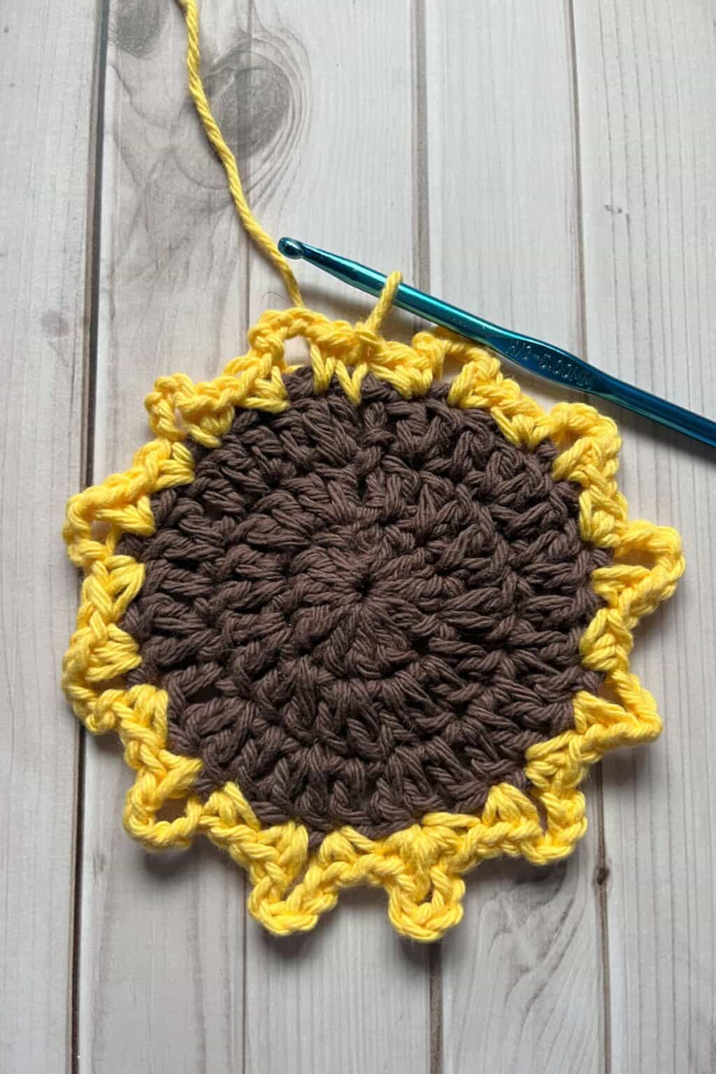 Sunflower Coaster Crochet Pattern - thecaffeinatedsnail.com