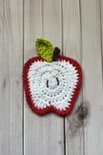 Crochet Apple Coaster Pattern - thecaffeinatedsnail.com