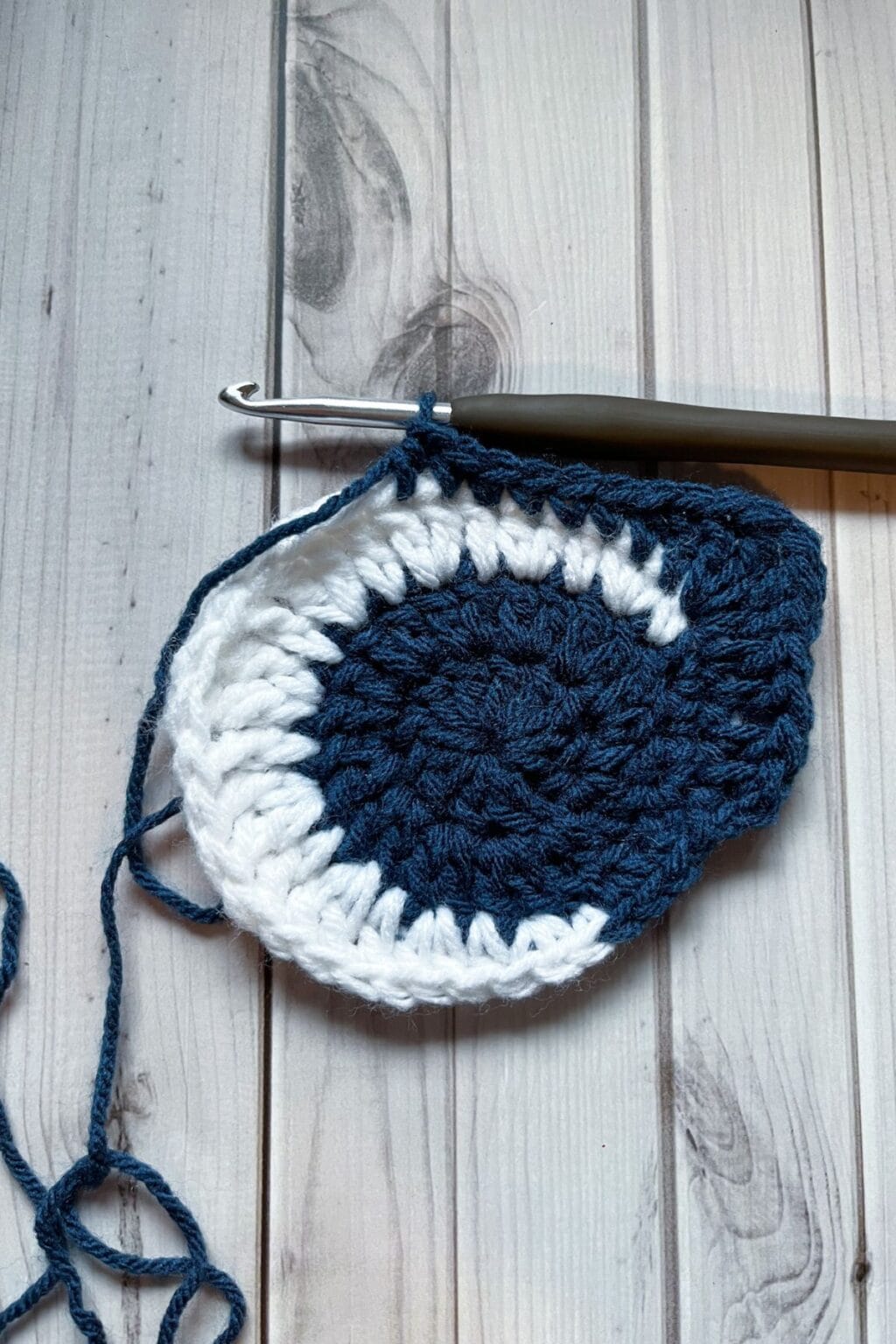 Moon Granny Square Pattern thecaffeinatedsnail com