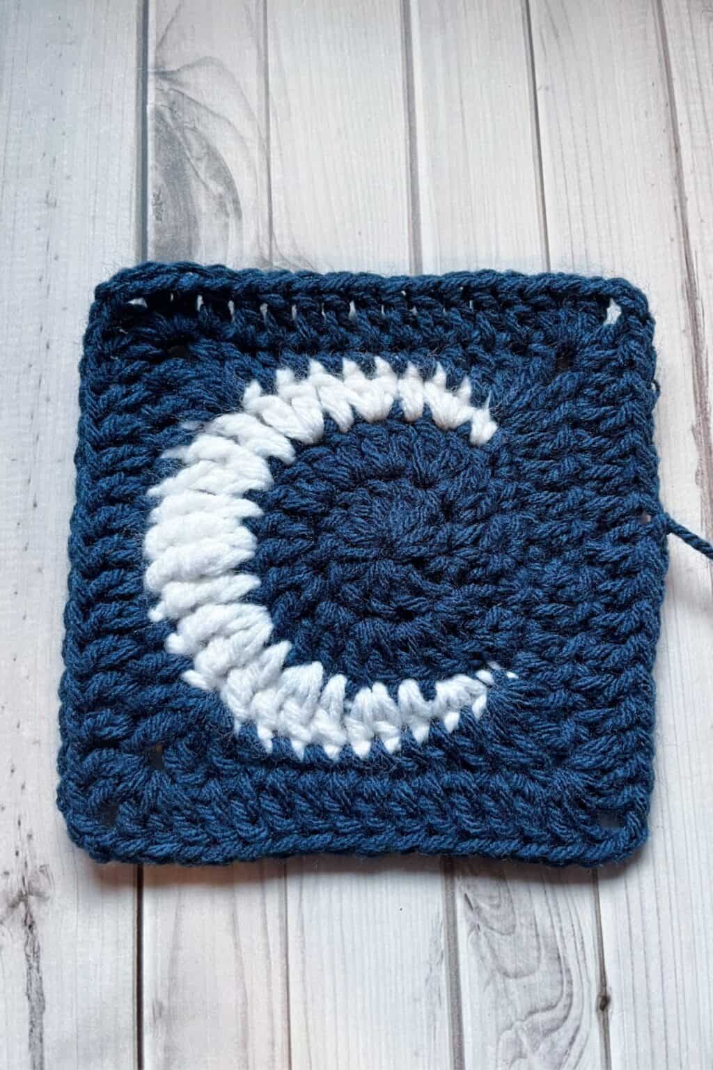 Moon Granny Square Pattern thecaffeinatedsnail com