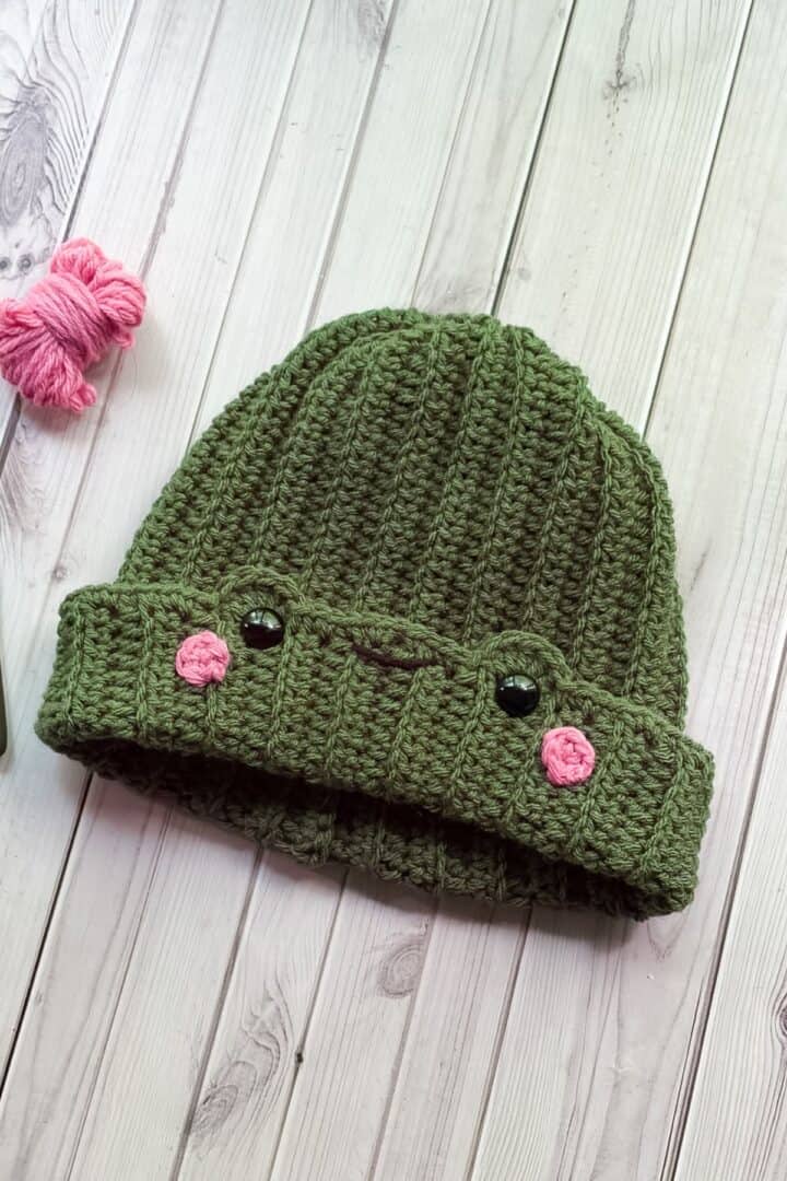Crochet Frog Hat Pattern - thecaffeinatedsnail.com