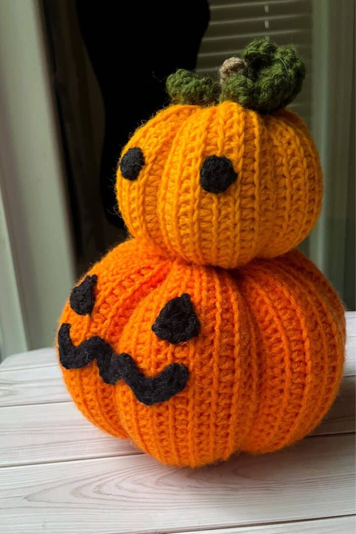 Crochet Jack O Lantern Pattern - thecaffeinatedsnail.com
