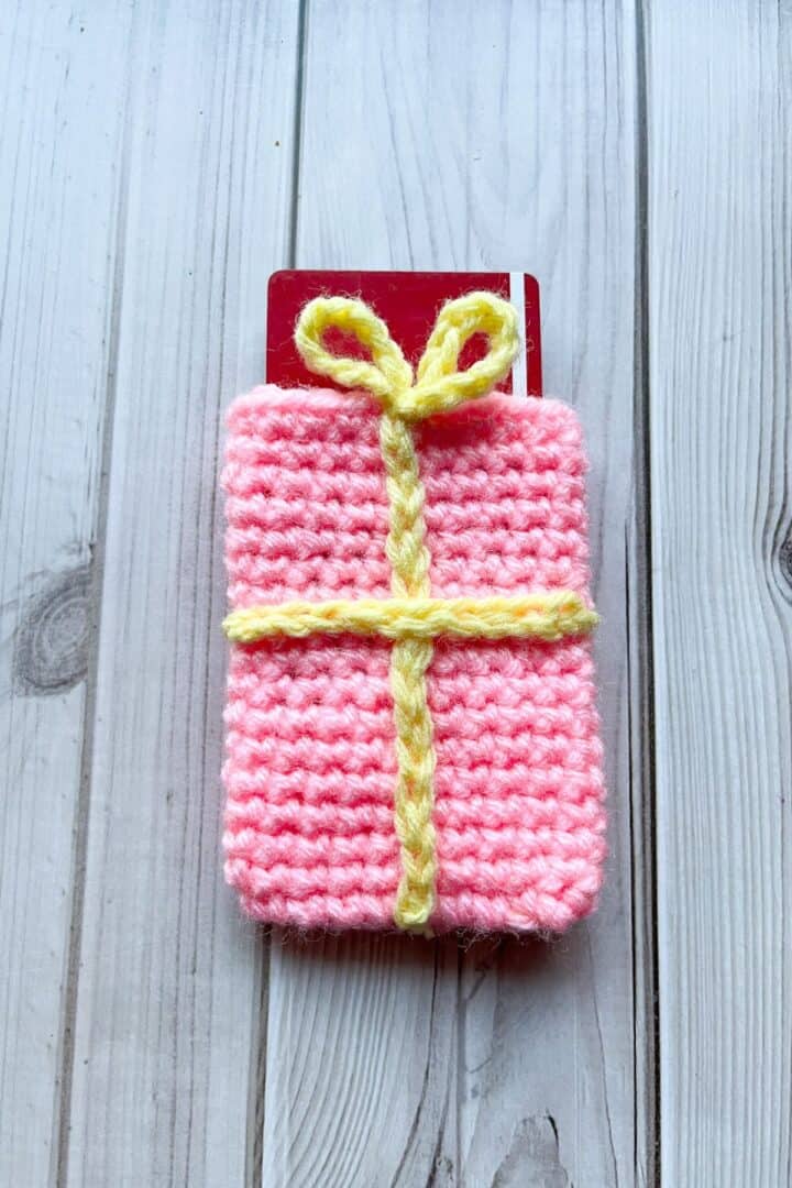 Crochet Gift Card Holder Pattern - thecaffeinatedsnail.com