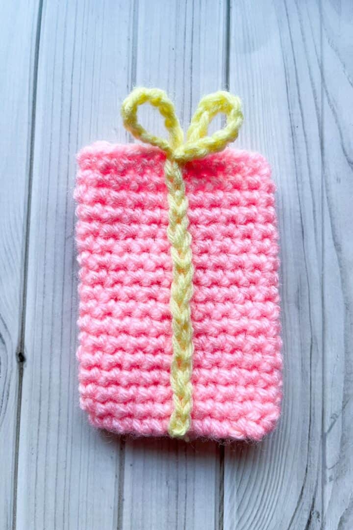 Crochet Gift Card Holder Pattern - thecaffeinatedsnail.com
