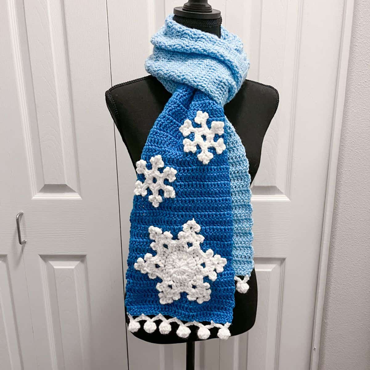 Frozen 2 - orders Let It Snowflakes Scarf