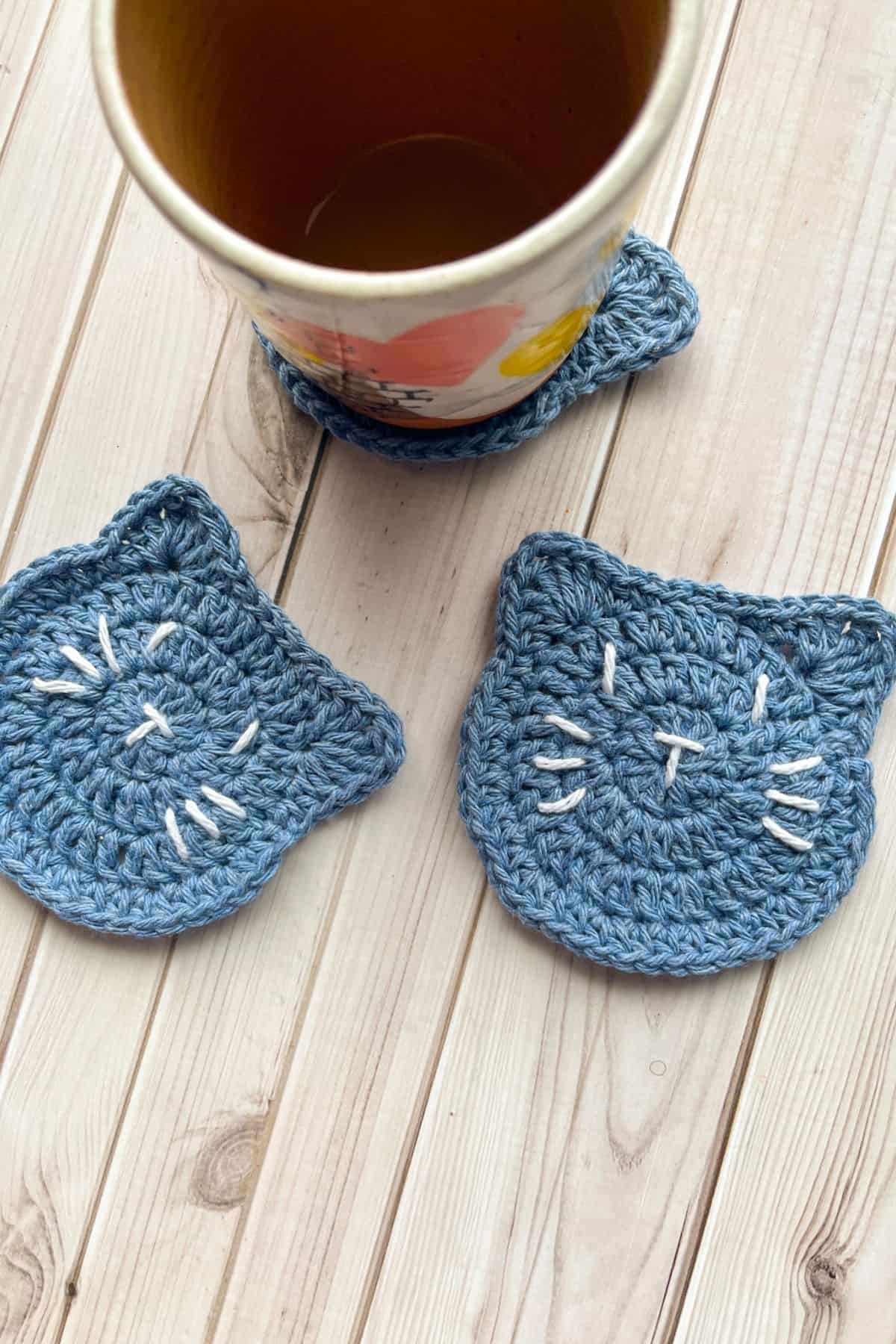 Finished cat coaster crochet pattern.