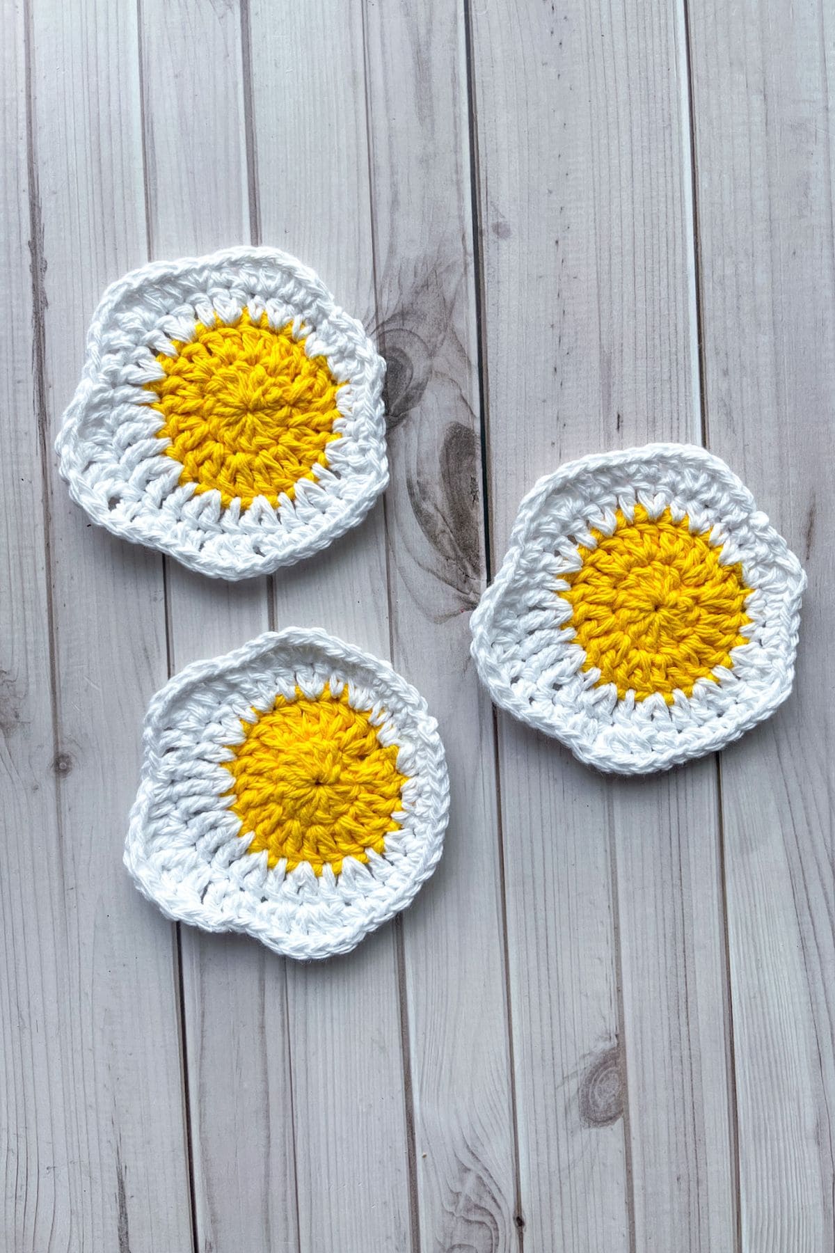 Finished crochet egg coaster pattern.
