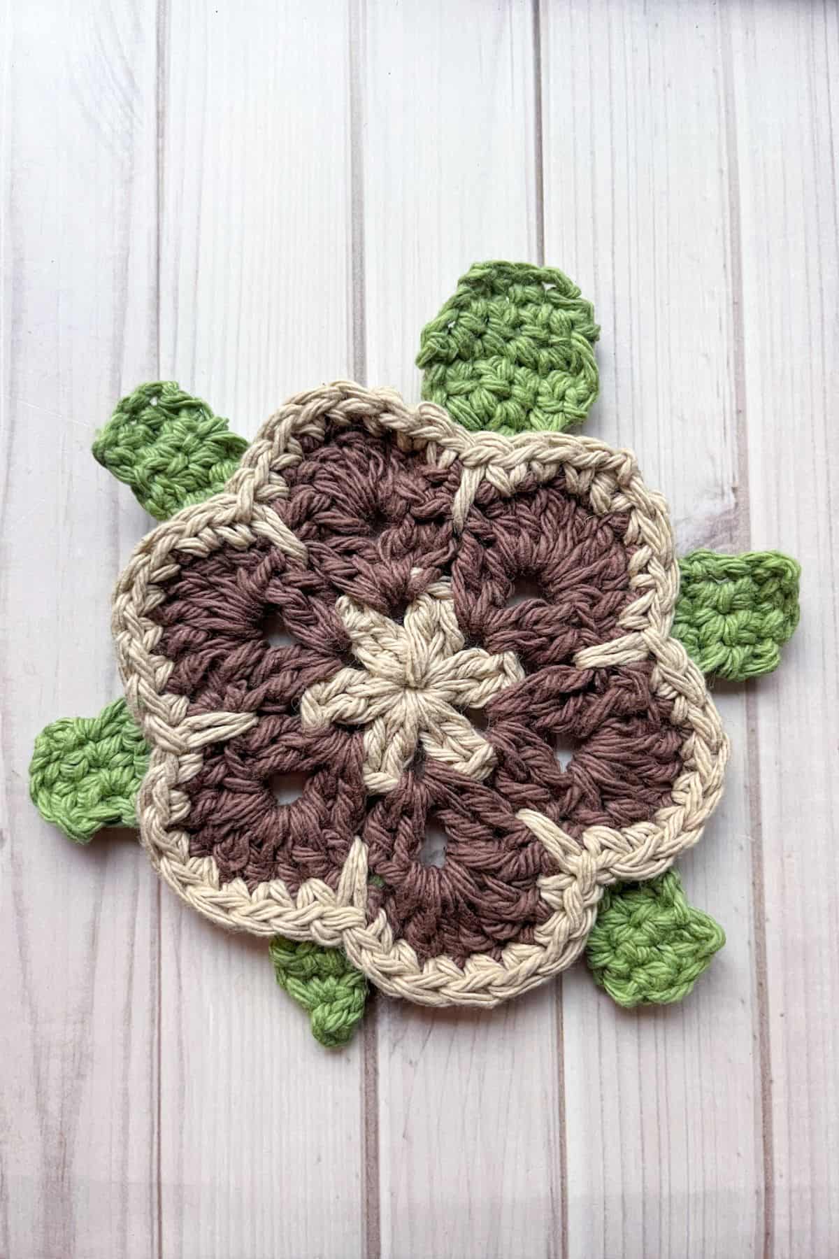 Finished crochet turtle coaster pattern.