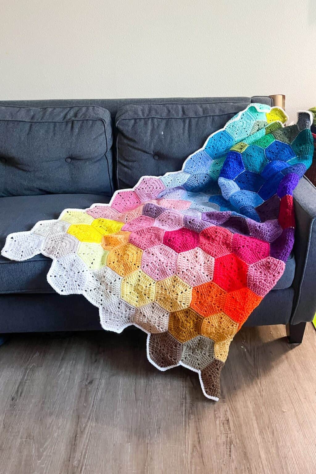 Crochet Hexagon Blanket Pattern - thecaffeinatedsnail.com