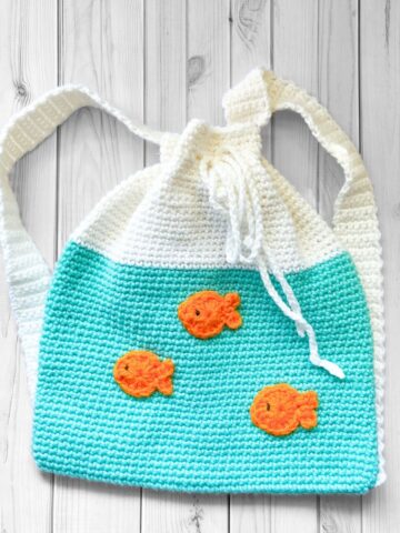Finished crochet fish bag pattern.
