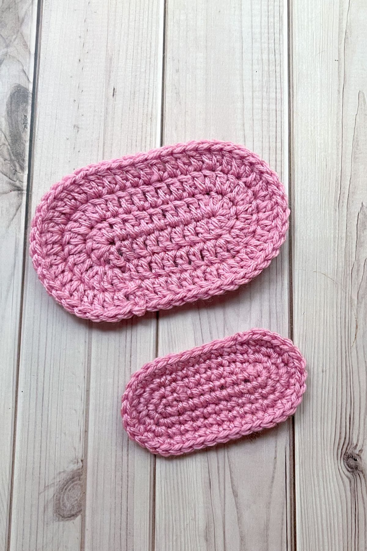 Finished single crochet and double crochet ovals.