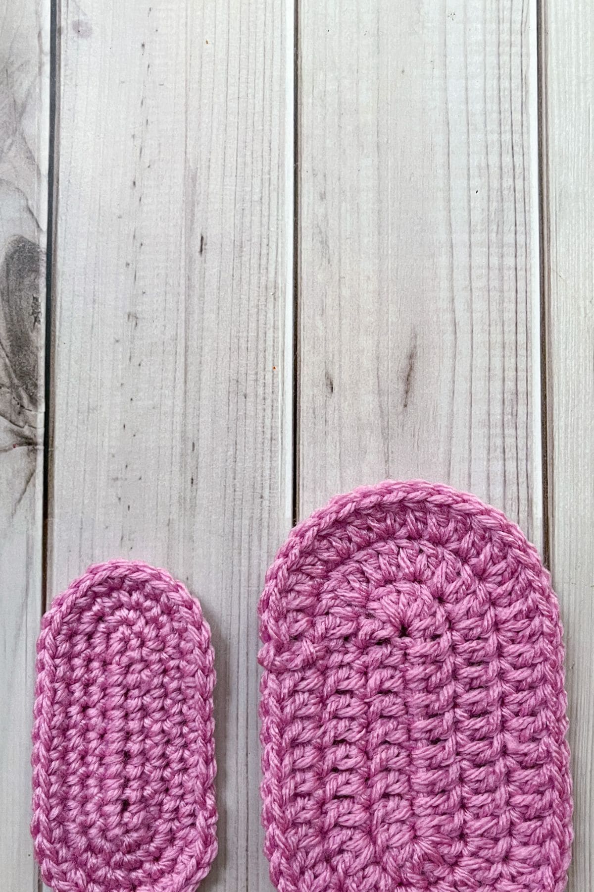 Finished single crochet and double crochet ovals.