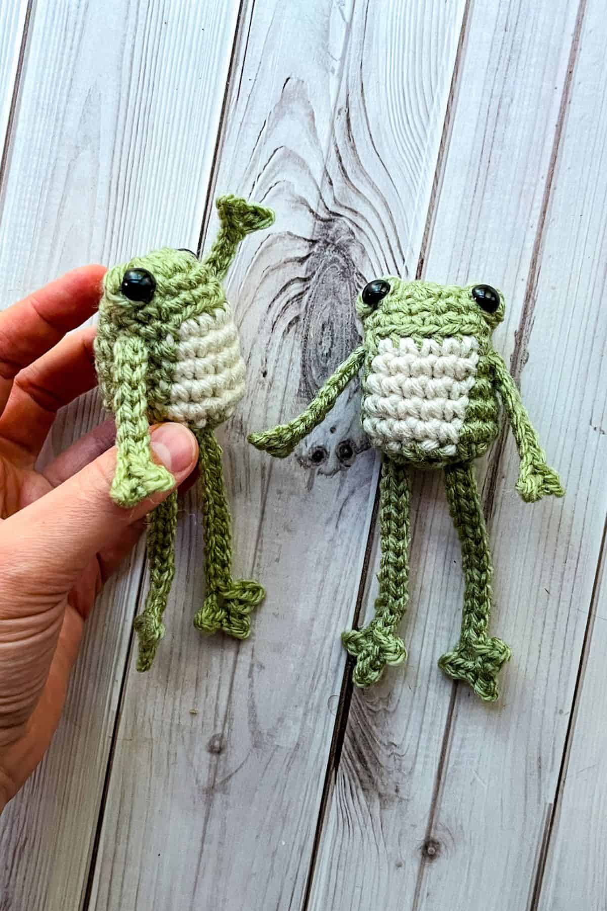 Finished crochet frog pattern.