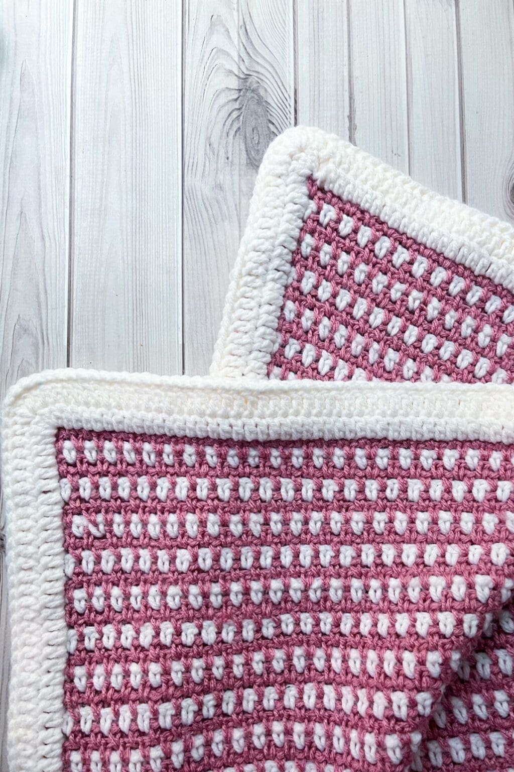 Moss Stitch Crochet Blanket Pattern - thecaffeinatedsnail.com
