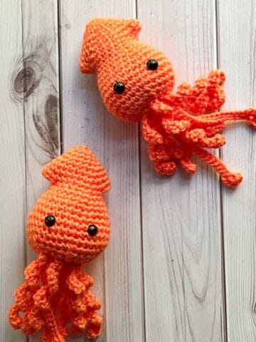 Finished crochet squid pattern.