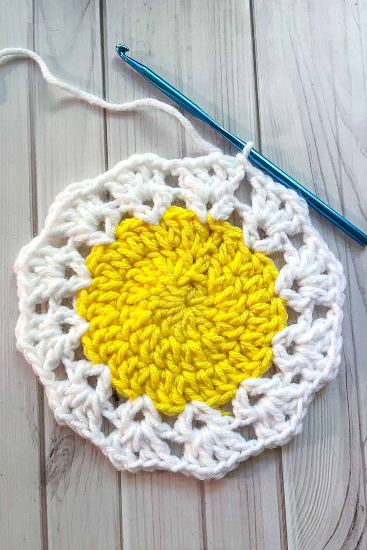 2 rounds into the crochet daisy petals.
