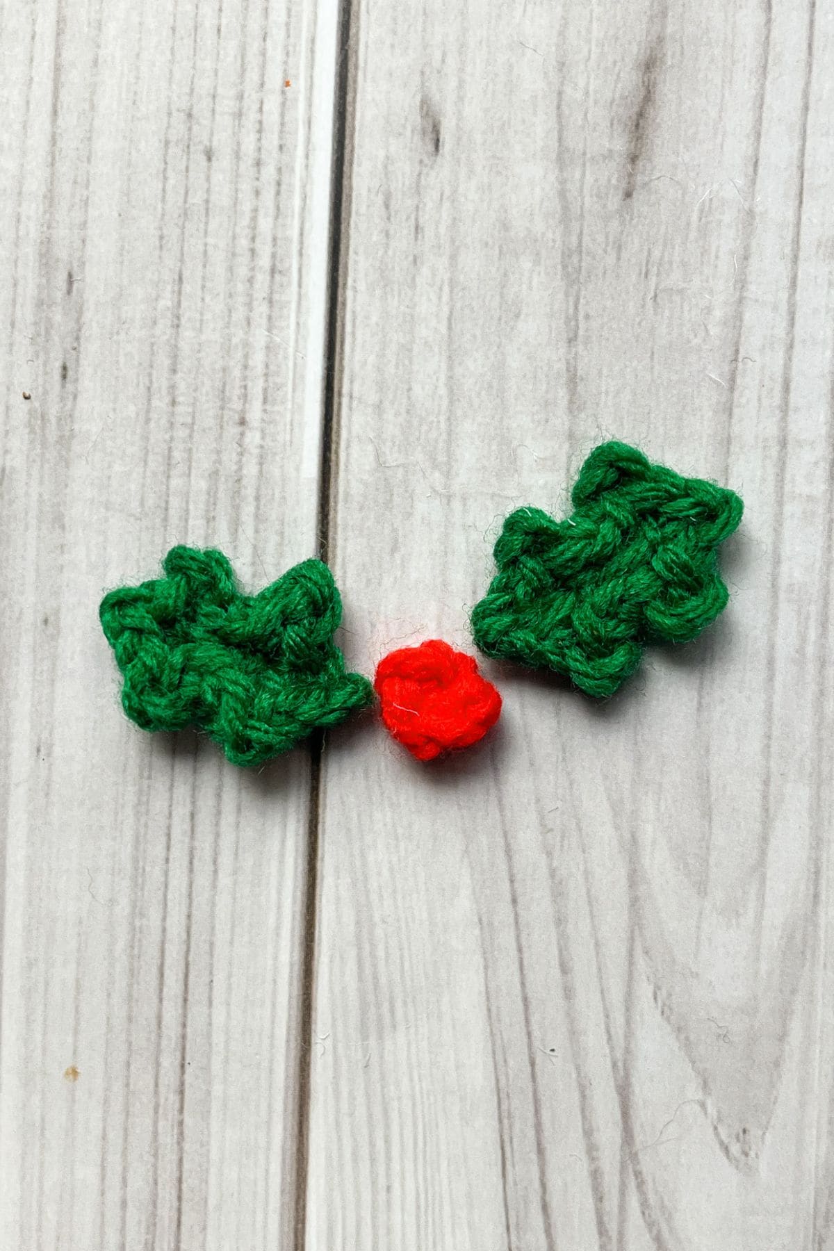 Crochet holly leaf and berries.