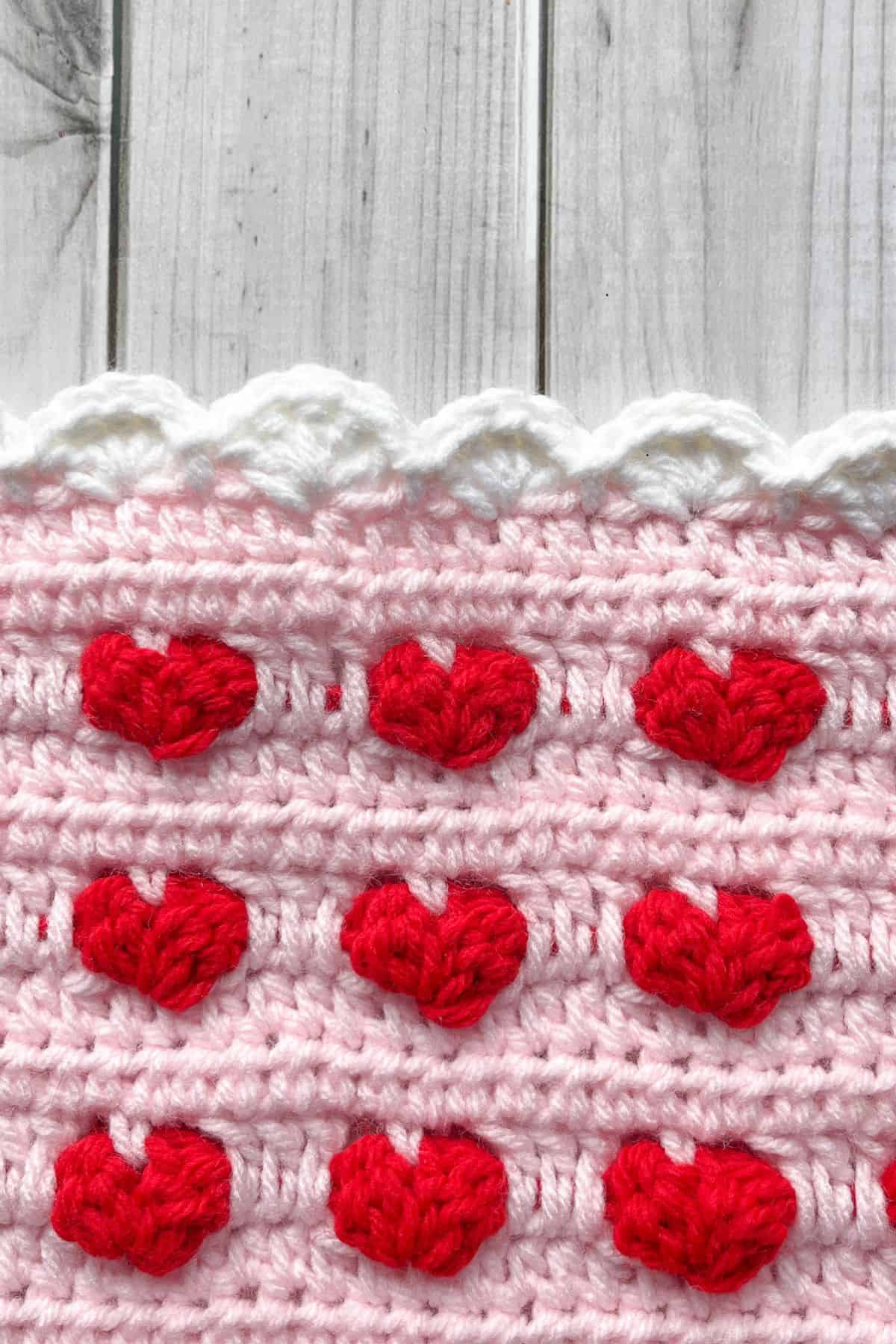 A close up of the crochet shell edge.