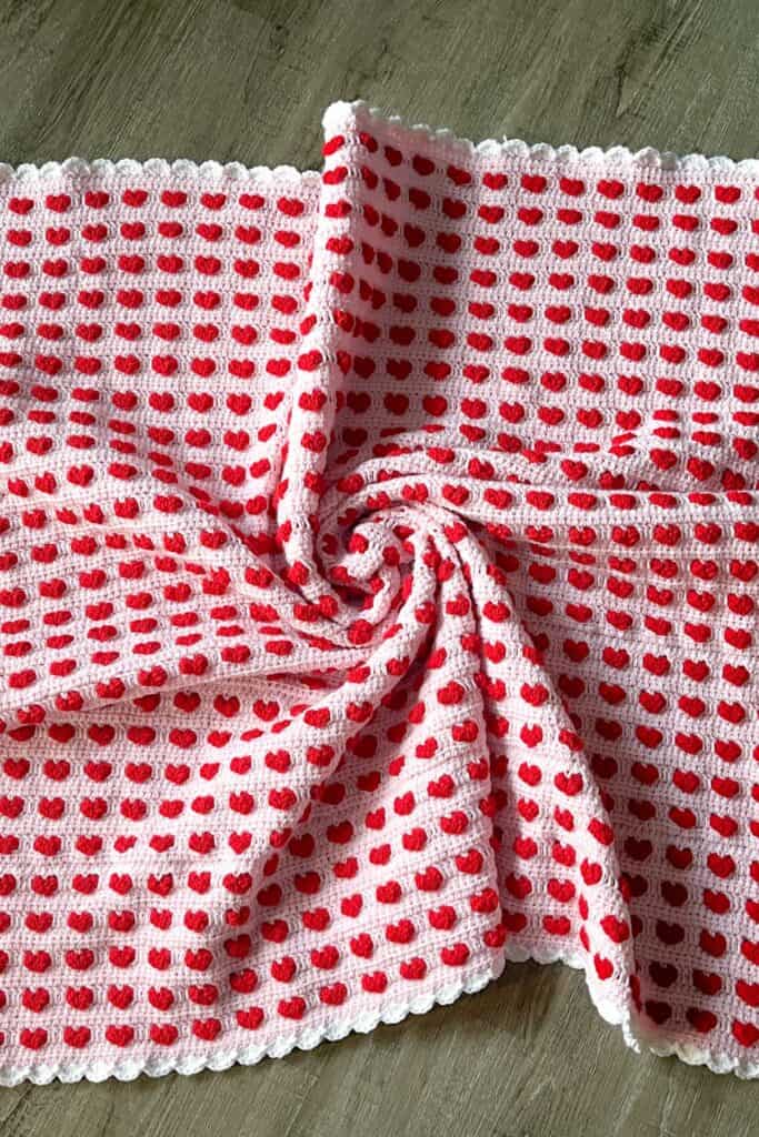 Crochet Heart Blanket Pattern - thecaffeinatedsnail.com