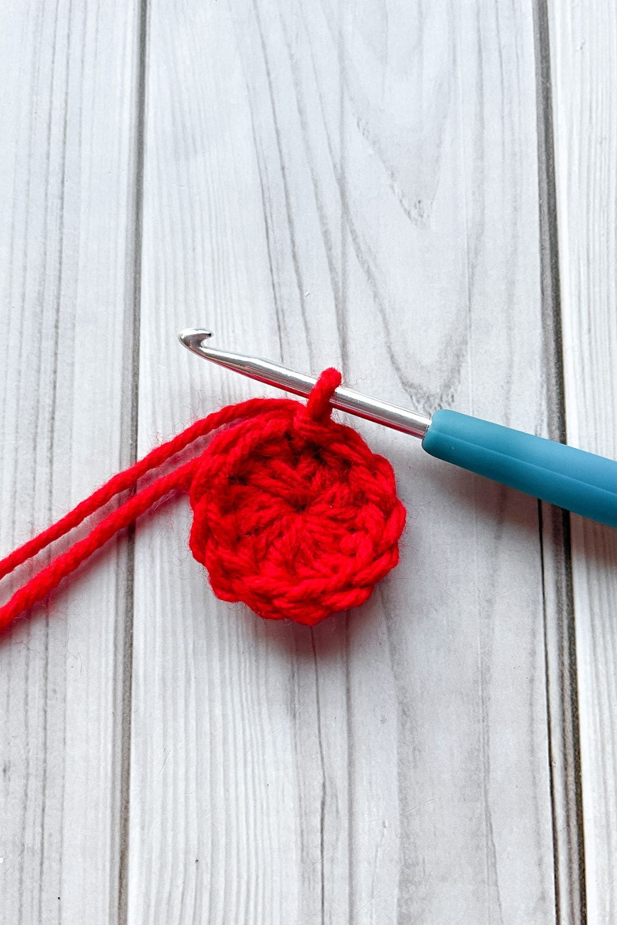 First round of the crochet heart.