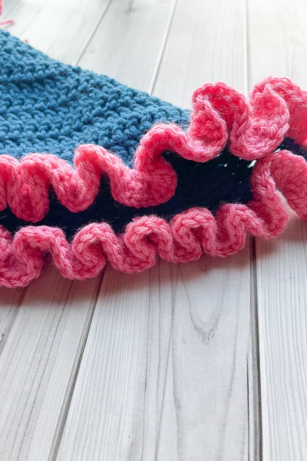 Crochet Ruffle Border Pattern - thecaffeinatedsnail.com