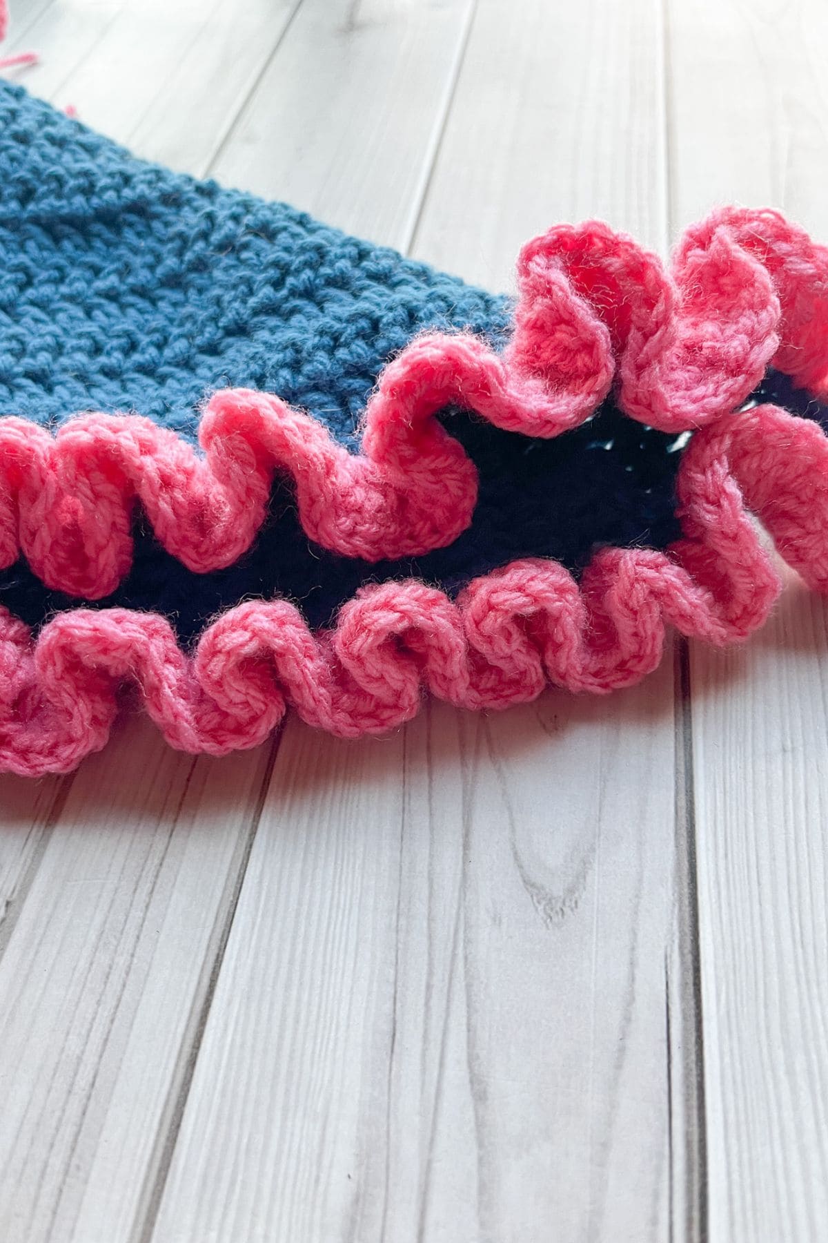 Close up of the finished crochet ruffle border.