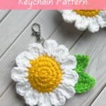 Crochet daisy keychain pattern promo image.