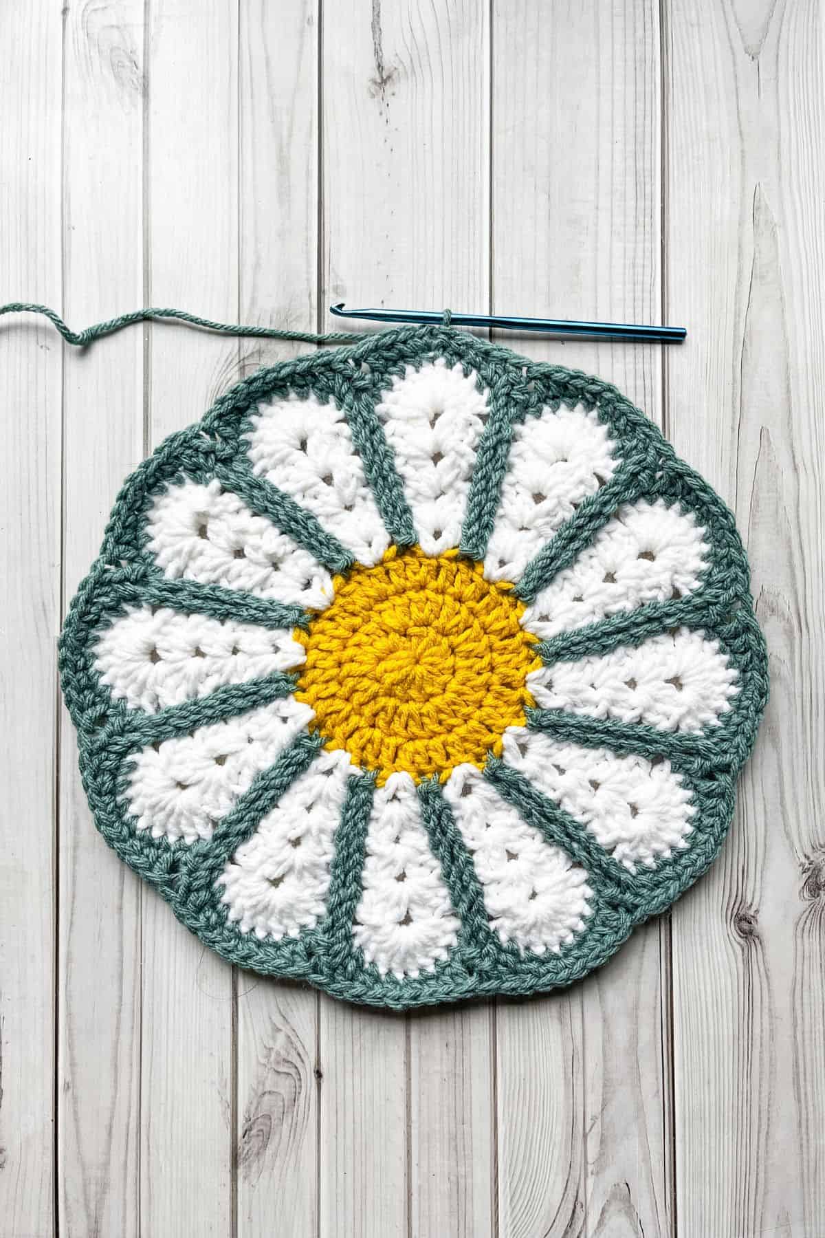Finished turning the daisy into a circle.