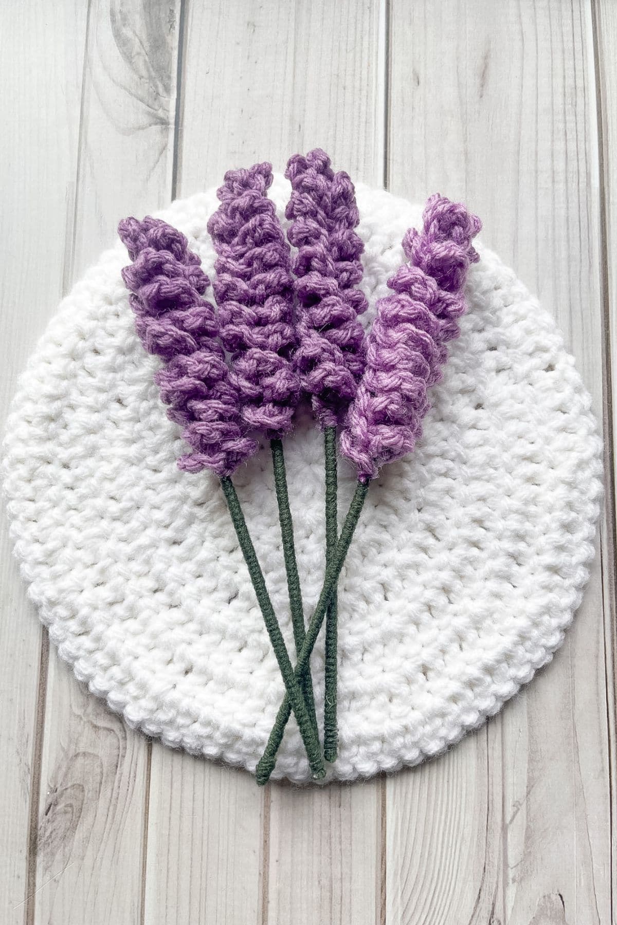 4 finished lavender stems in the middle of the white circle.