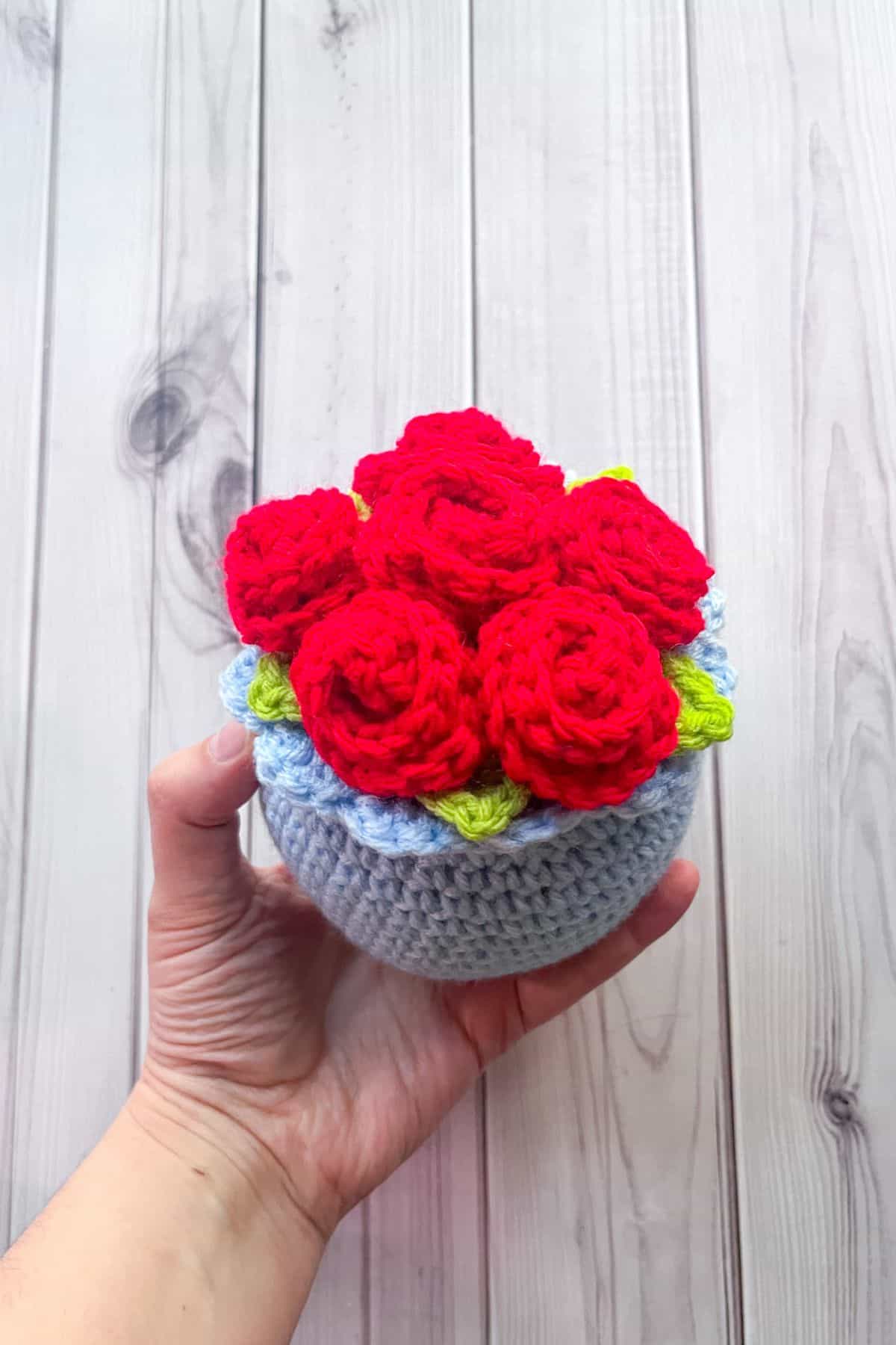 Finished crochet potted rose pattern.