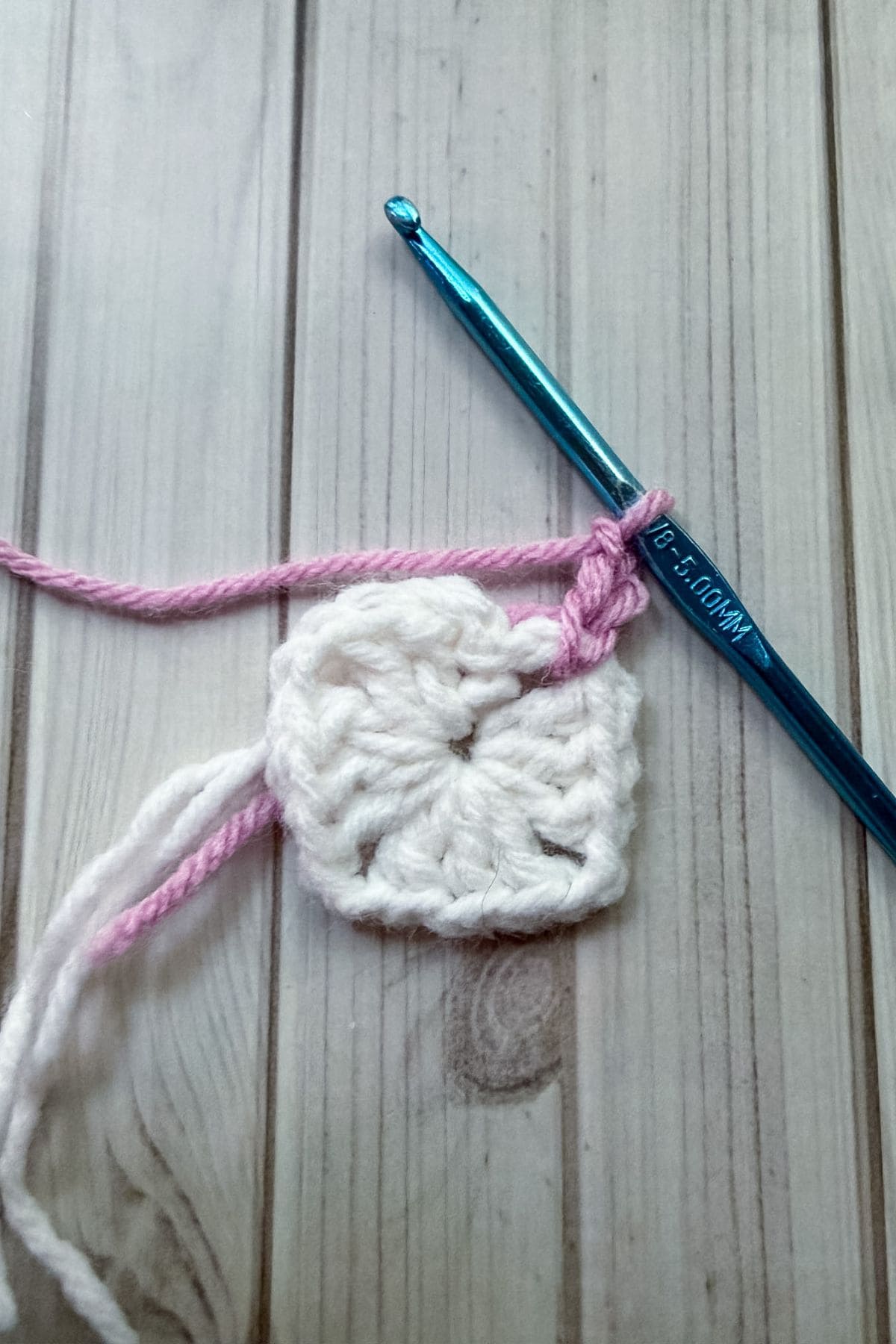 Starting the second round of the classic granny square.