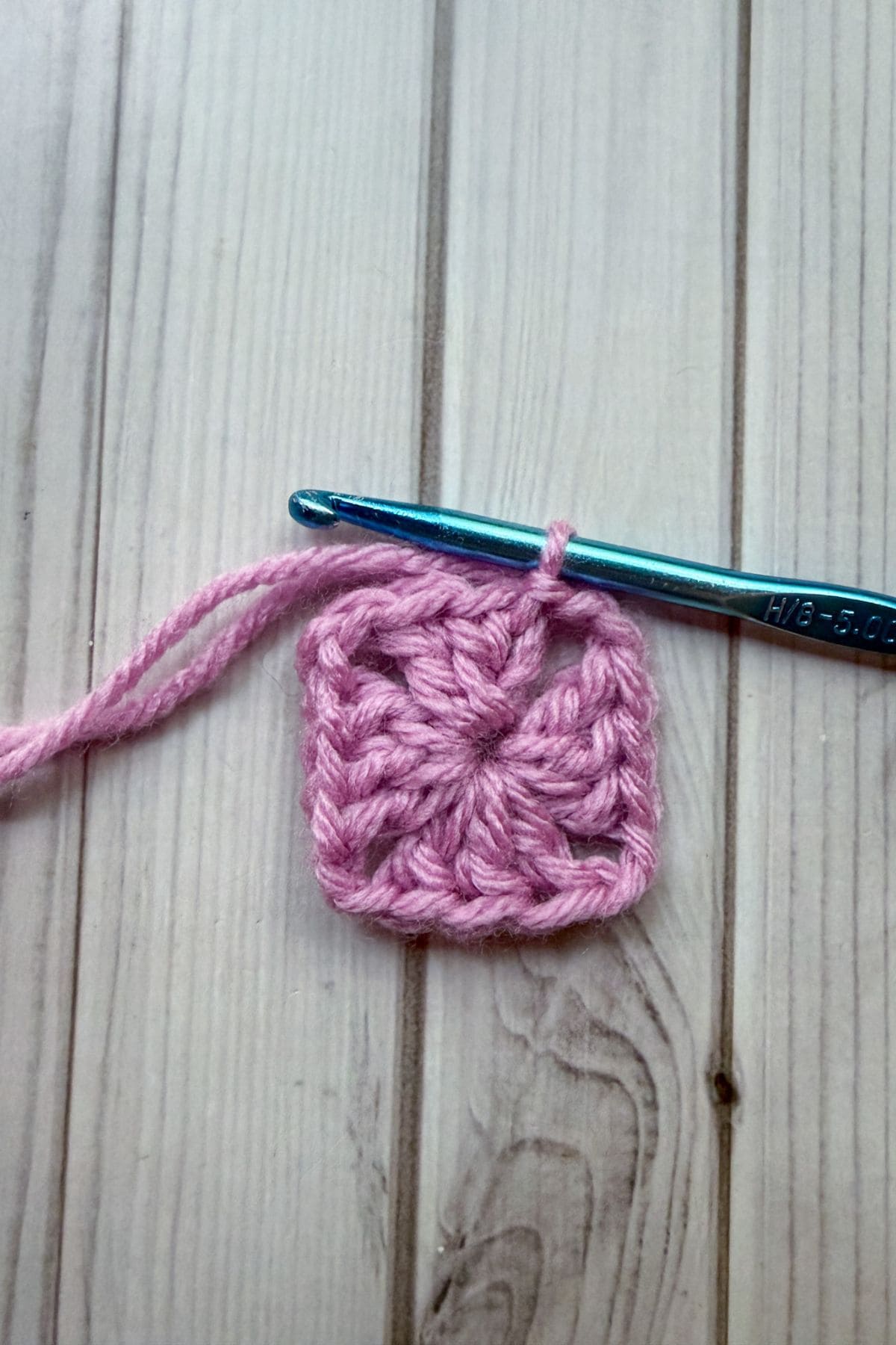 First round of the solid granny square.