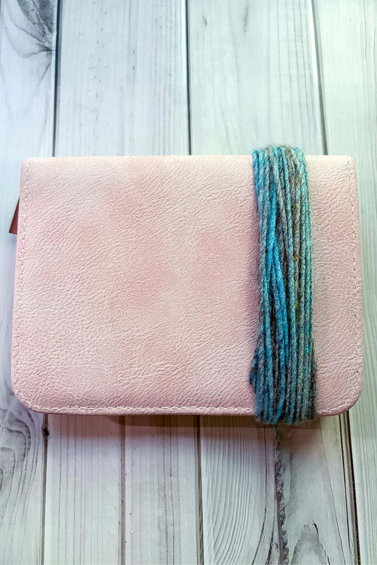 Wrapping yarn 30x for a tassel.