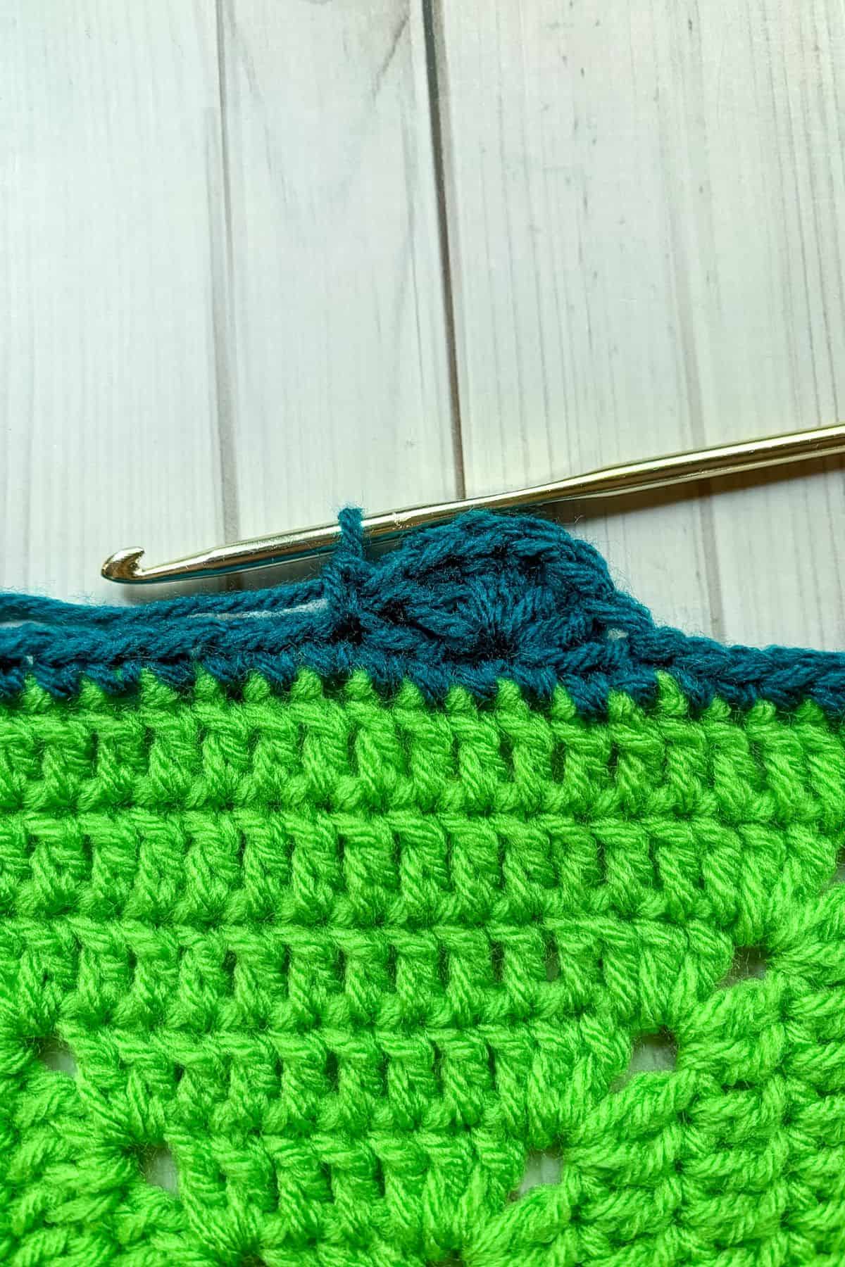 One complete shell stitch.